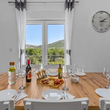 Apartment Campo With A Private Pool Dubrava (Split-Dalmatia)