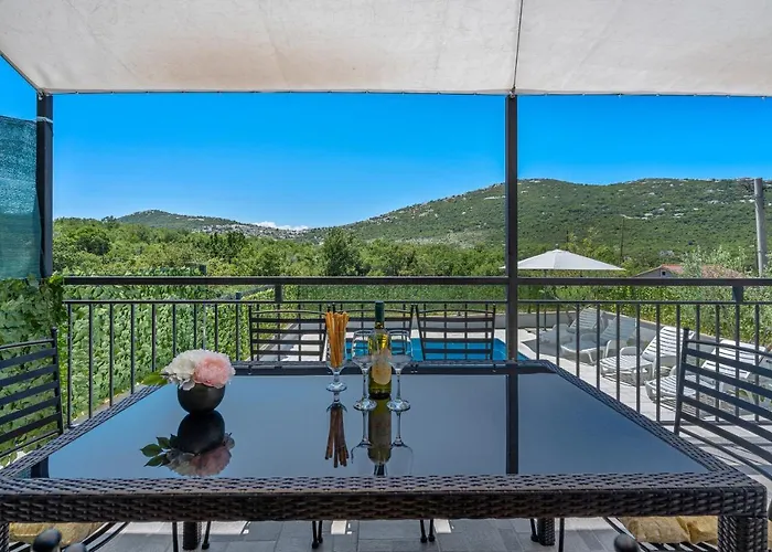 Campo With A Private Pool * Dubrava (Split-Dalmatia)