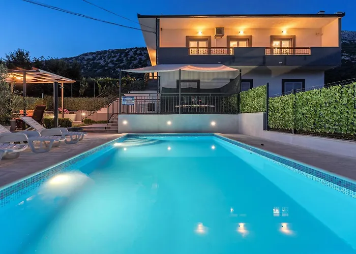 아파트 Campo With A Private Pool Dubrava (Split-Dalmatia)