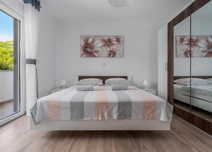 Campo With A Private Pool Dubrava (Split-Dalmatia)