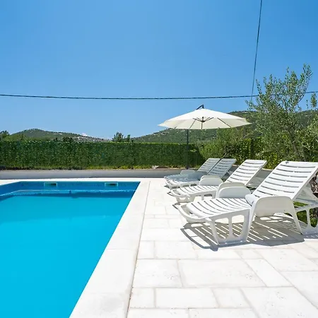 Campo With A Private Pool Dubrava (Split-Dalmatia)