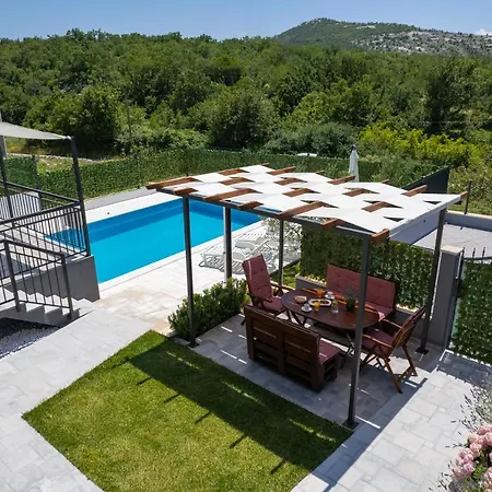 Campo With A Private Pool Lägenhet Dubrava (Split-Dalmatia)