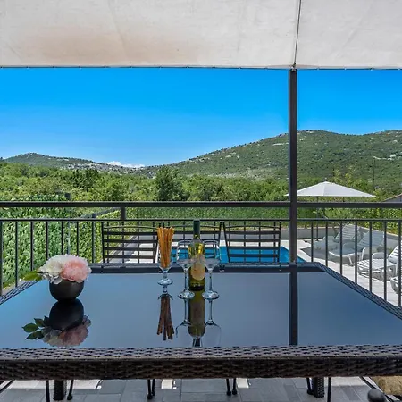 Campo With A Private Pool * Dubrava (Split-Dalmatia)