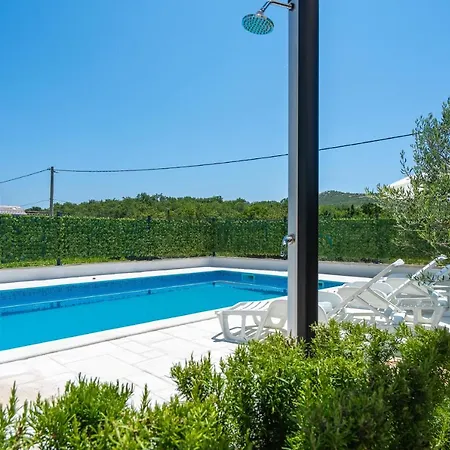 Campo With A Private Pool Lägenhet Dubrava (Split-Dalmatia)