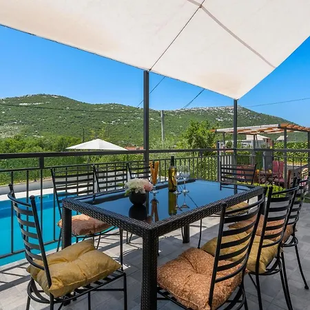Campo With A Private Pool Dubrava (Split-Dalmatia)