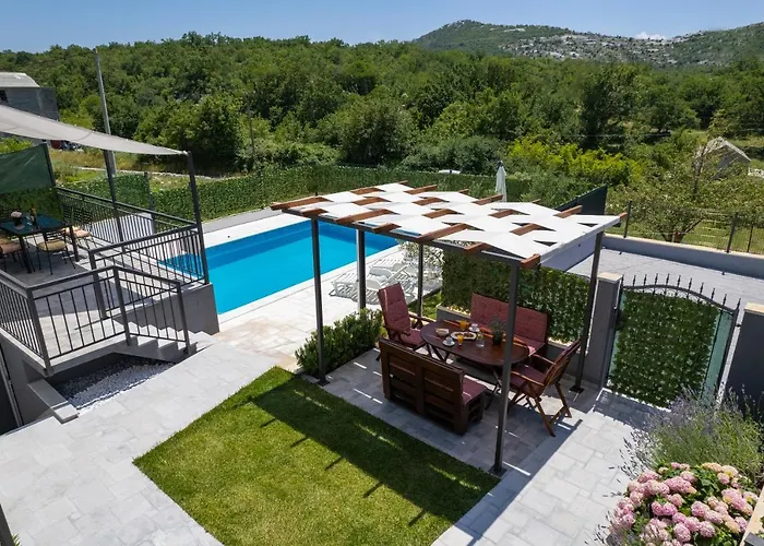 Campo With A Private Pool Apartament Dubrava (Split-Dalmatia)