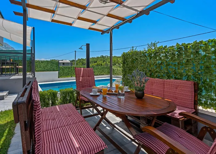 Campo With A Private Pool Dubrava (Split-Dalmatia)